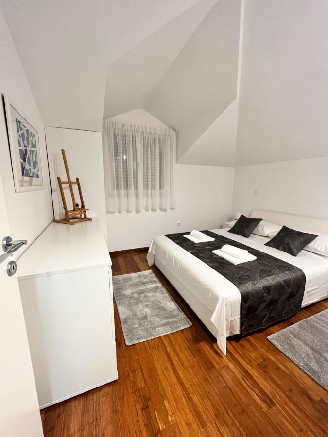Sky - Beautiful Rooftop Apartment With Shared Pool Split Exterior foto